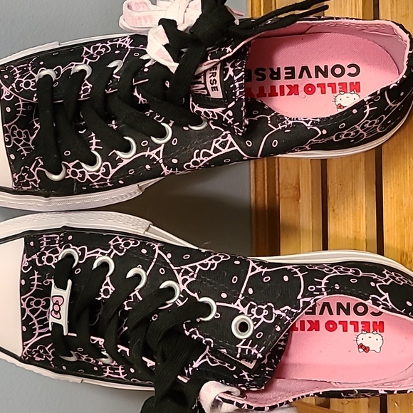 Hello Kitty Converse Allstars - Picture 2 of 14